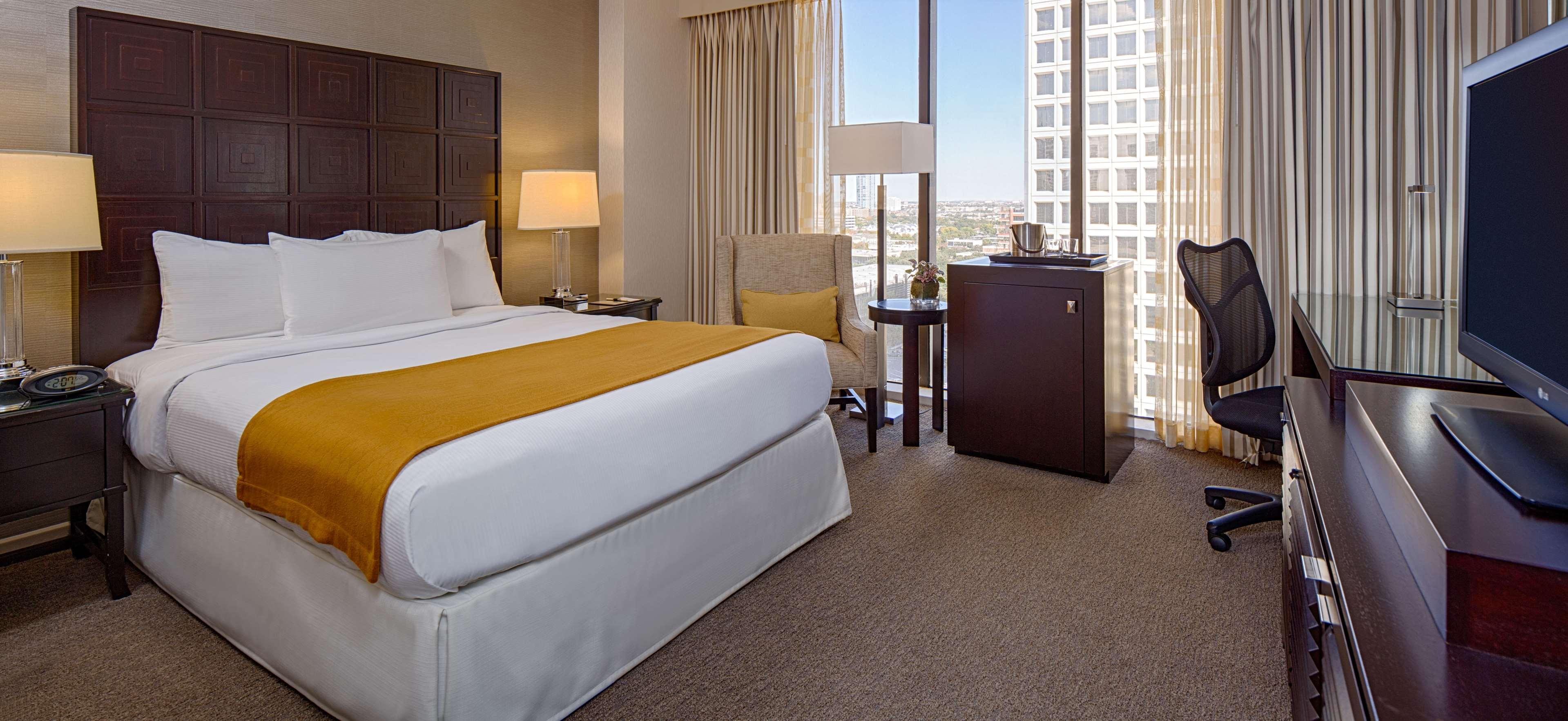 Doubletree By Hilton Hotel Houston Greenway Plaza Exterior foto