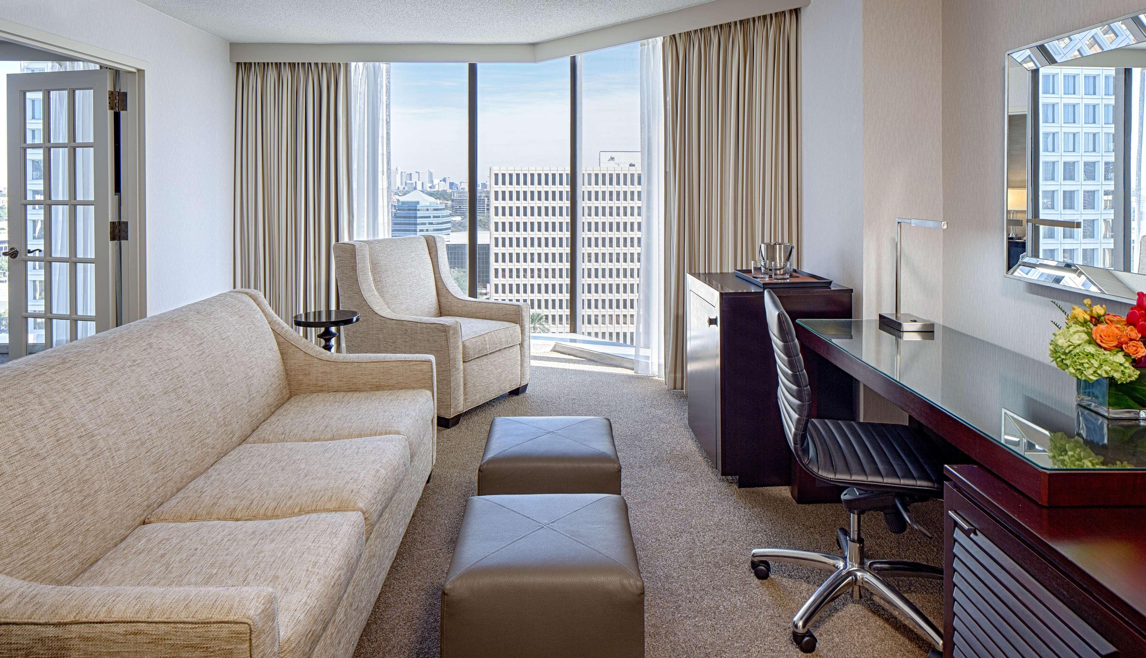 Doubletree By Hilton Hotel Houston Greenway Plaza Exterior foto