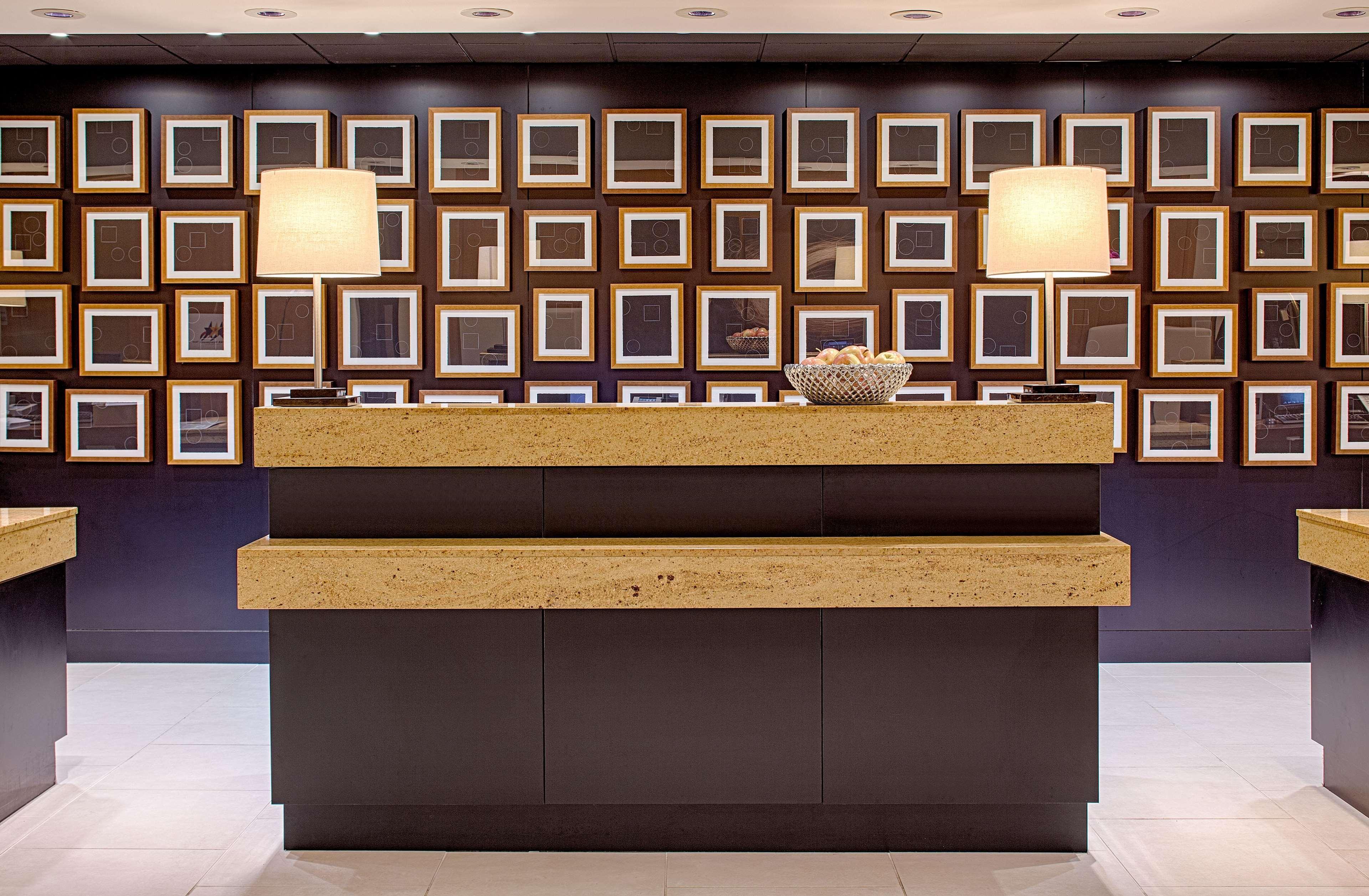 Doubletree By Hilton Hotel Houston Greenway Plaza Exterior foto