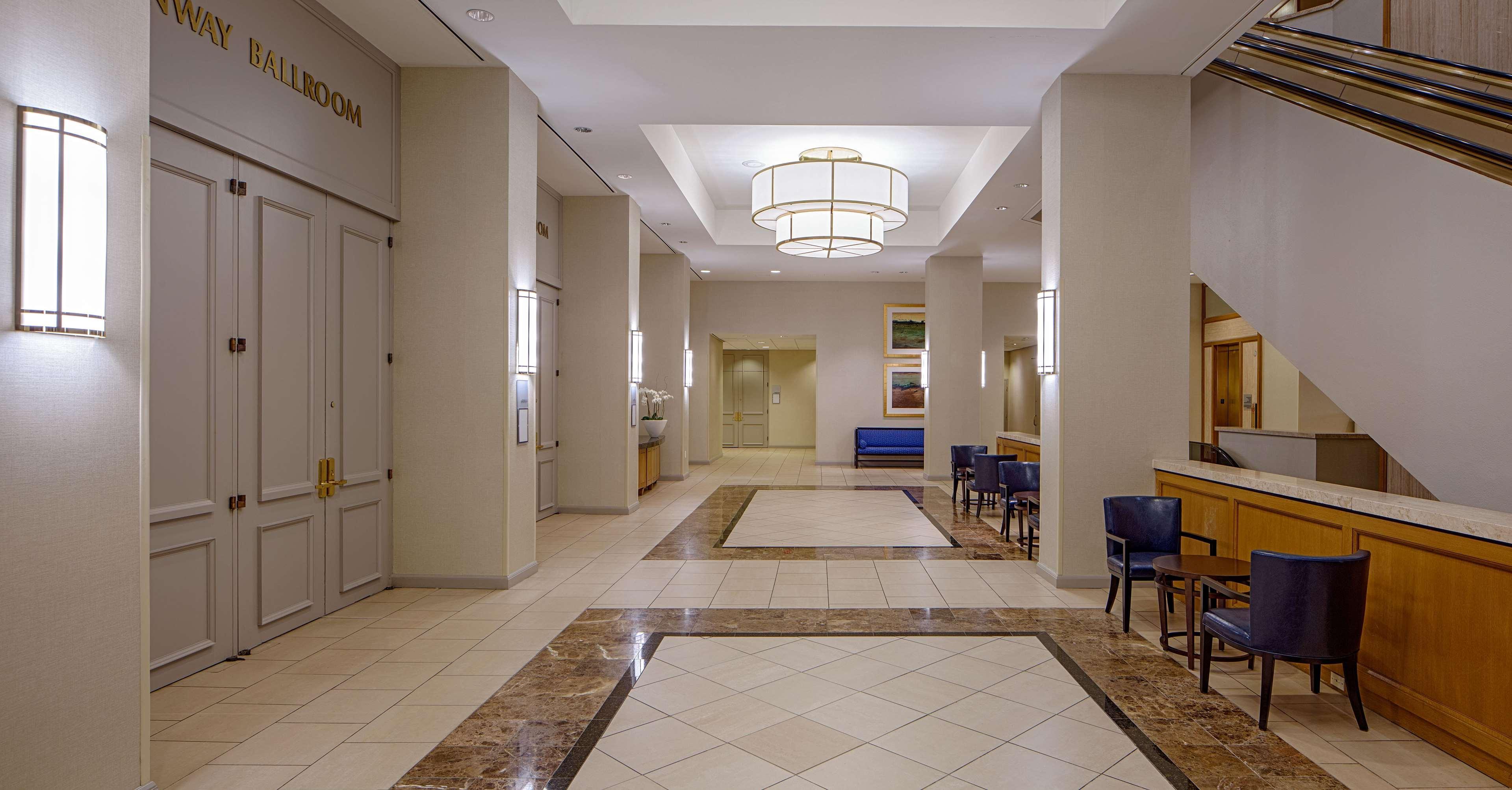 Doubletree By Hilton Hotel Houston Greenway Plaza Exterior foto