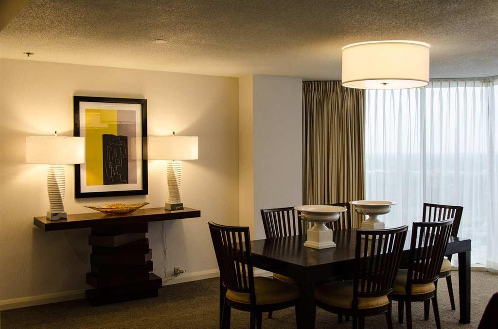 Doubletree By Hilton Hotel Houston Greenway Plaza Exterior foto